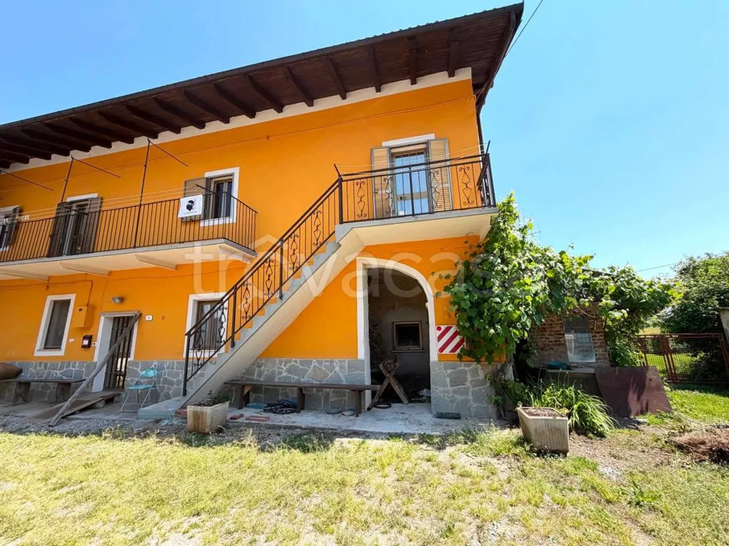 Välivaade - Semi-Independent House with Double Garage in Roccasparvera
