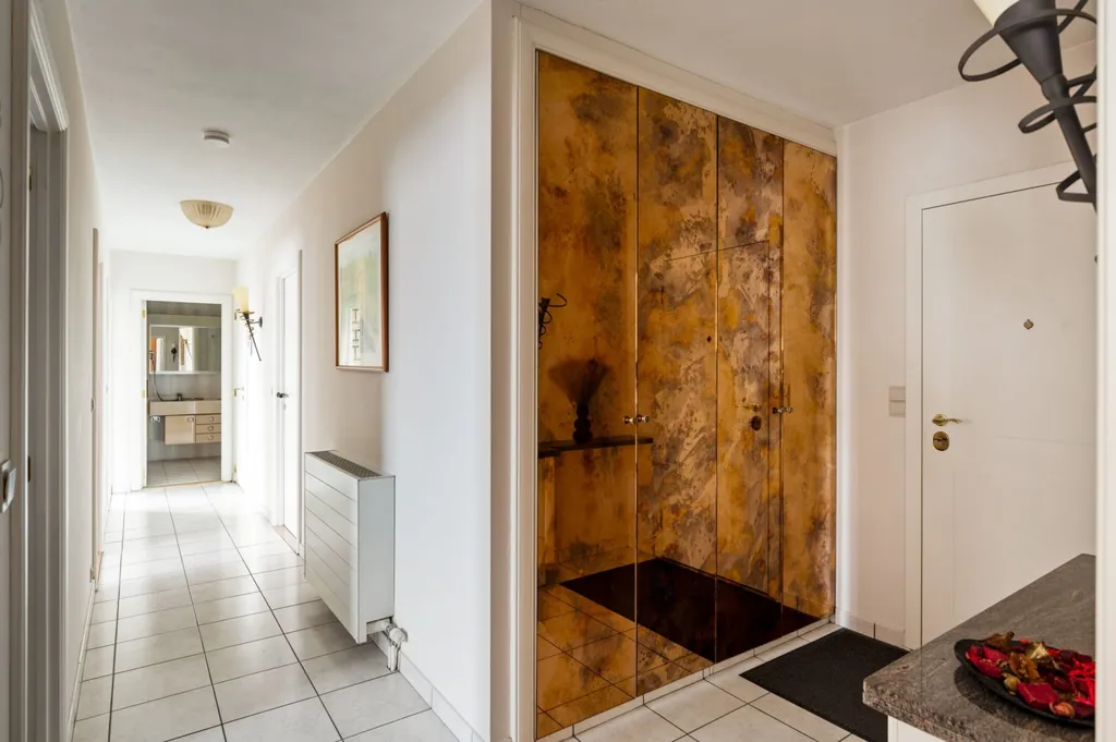 hallway_entrance