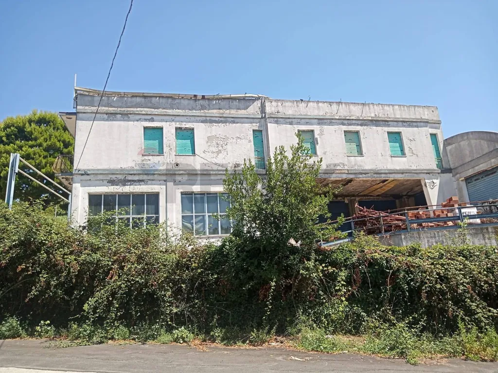 Välivaade - Industrial Warehouse for Development in Ancona