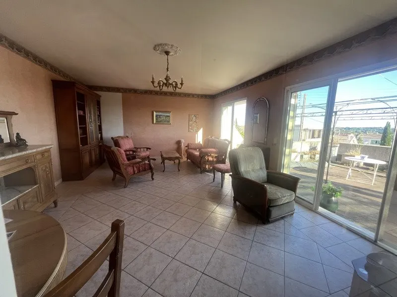 Elutuba - Detached House with Large Terrace near Polygone