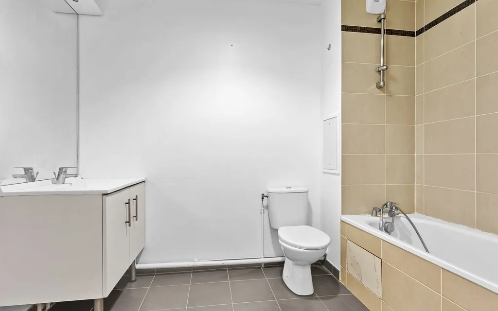 Salles de bain - Appartement T2 avec Balcon au Calme à Yerres