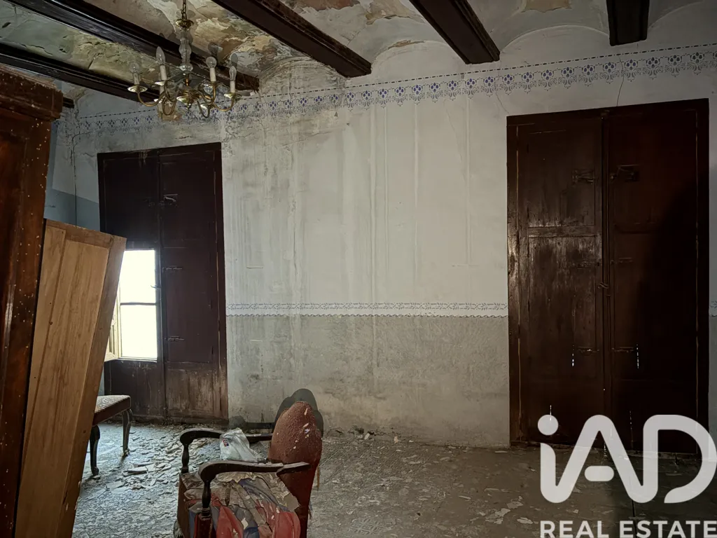 Rooms - Townhouse for Renovation in Llíria Centre