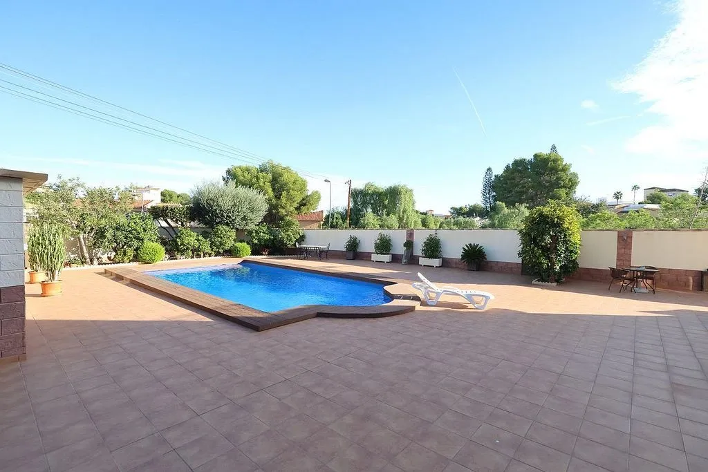 Piscine - Luxury Villa with Private Pool in Torrevieja