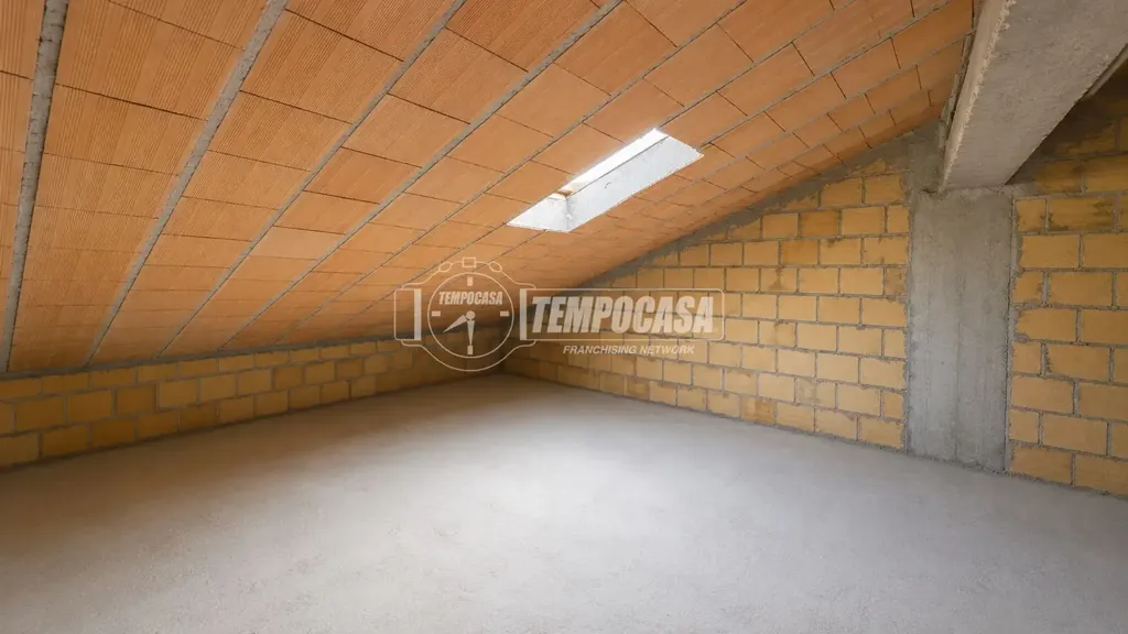 Rooms - Apartment with Balcony and Private Garden in Montecosaro