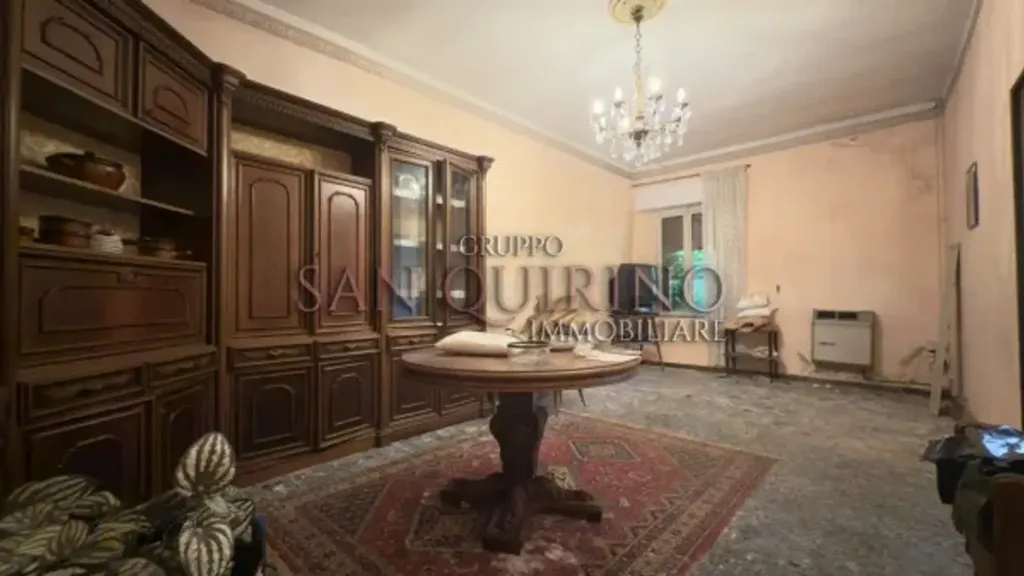 Sala da pranzo - Villa da ristrutturare con giardino a Pomponesco