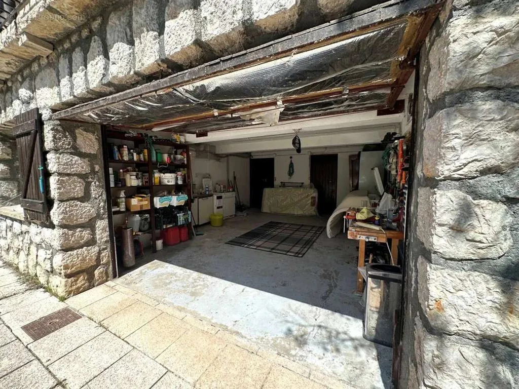 Garage - Maison au Calme avec Piscine près de Valberg