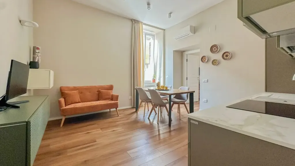 Kitchen - Central Trilocale with Balcony in Naples