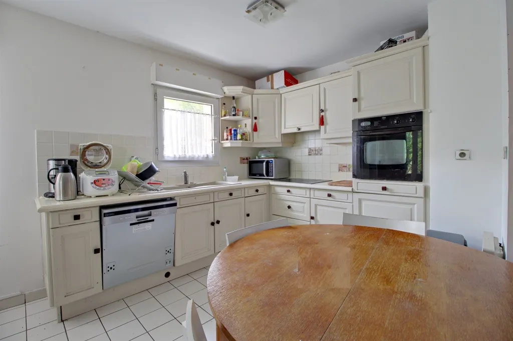 Köök - 5-Piece Apartment with Balcony in Cergy