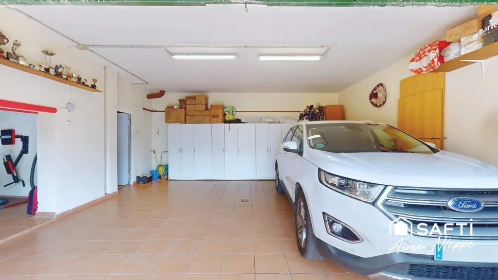 Garage - Luxury Villa with Pool in Golf District, Girona