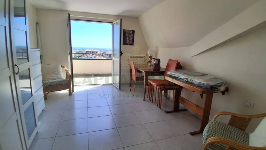 Bureau - Mansarded Apartment with Balcony in Vitulazio