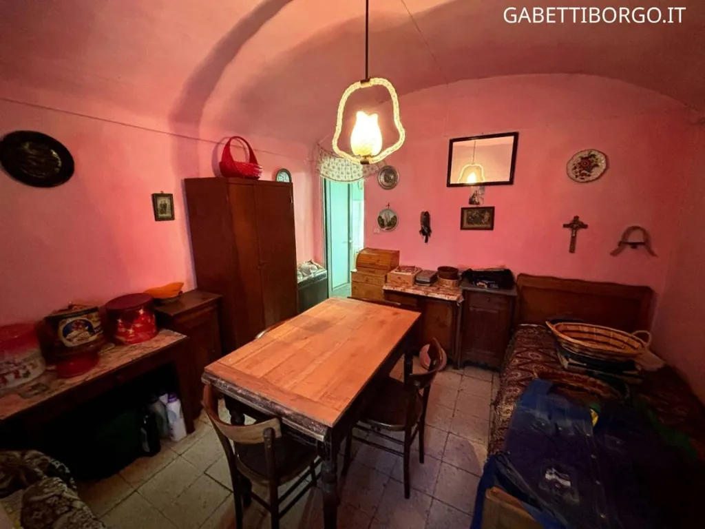 Dining Room - Apartment with Mountain View in Roaschia