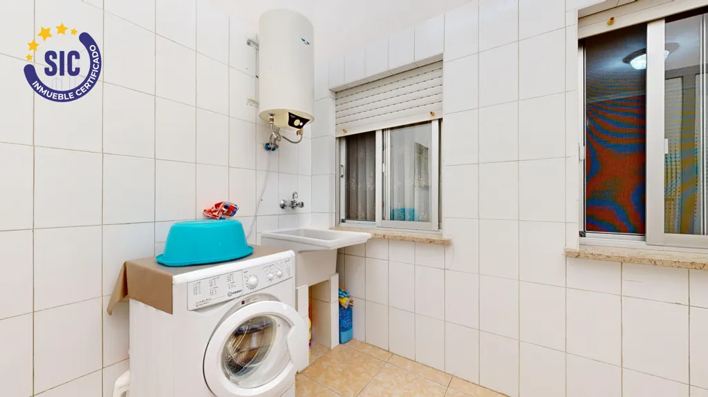 Pesuköök - Two-in-One Property with Terrace in Torrent