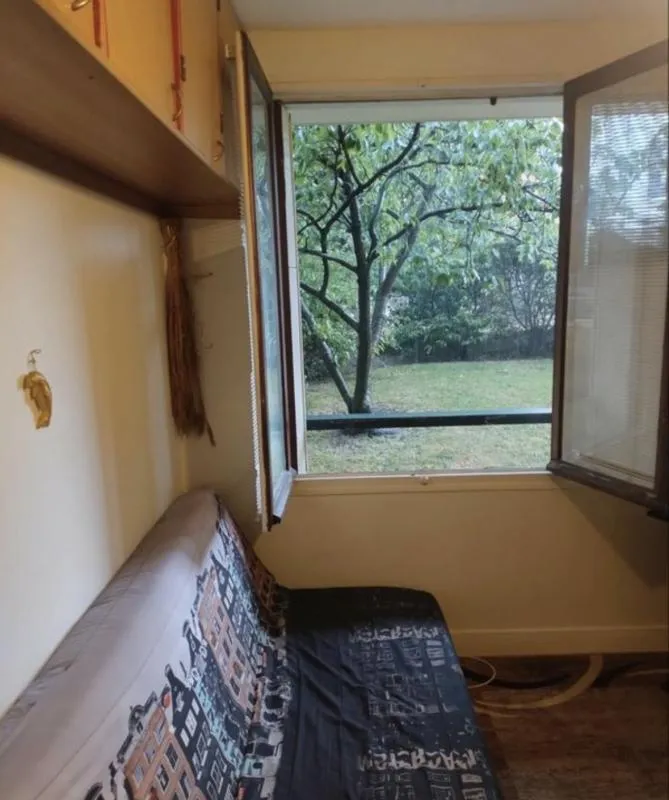 Chambres - Studio Meublé avec Vue Jardin à Colombes