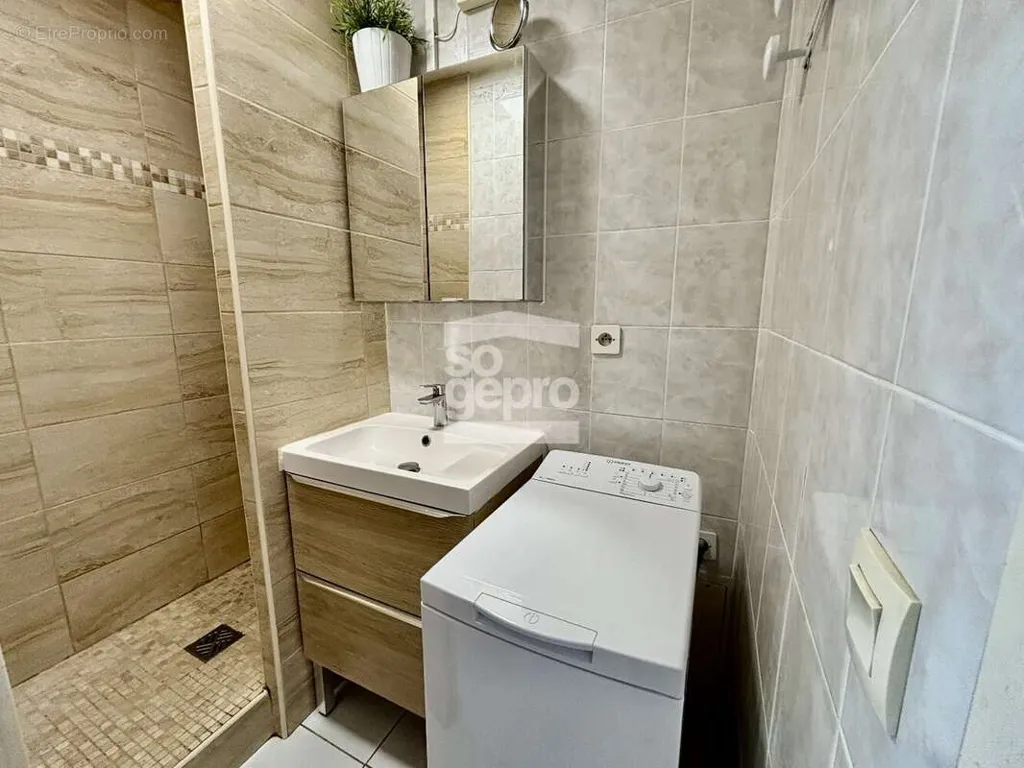 Salles de bain - Appartement 3 Pièces avec Vue Lagon et Parking Privé au Cap d'Agde
