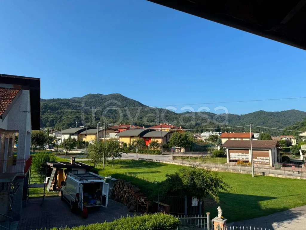 Rõdu - Villa with Potential for Two Apartments in Boves