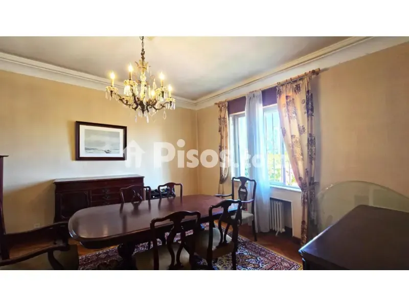 Dining Room - Señorial House with Private Garden in Torrelavega