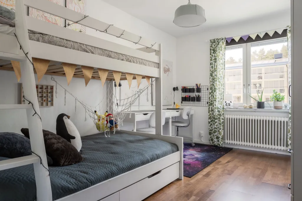 Chambres - Apartment with West-Facing Balcony on Läkarvägen