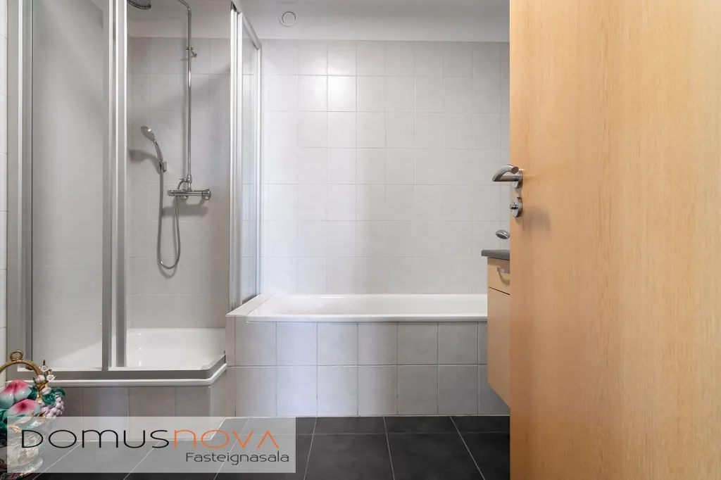 Salles de bain - Two-Bedroom Apartment with Balcony in Akranes