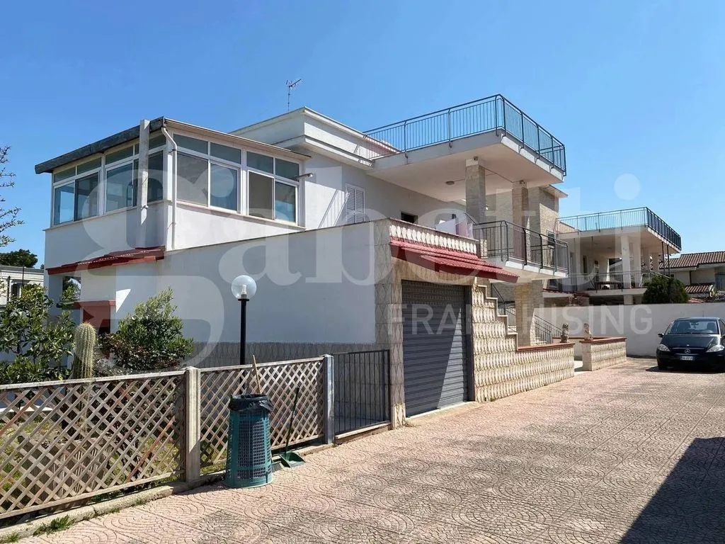 Exterior - Versatile Villa with Garden in Trani