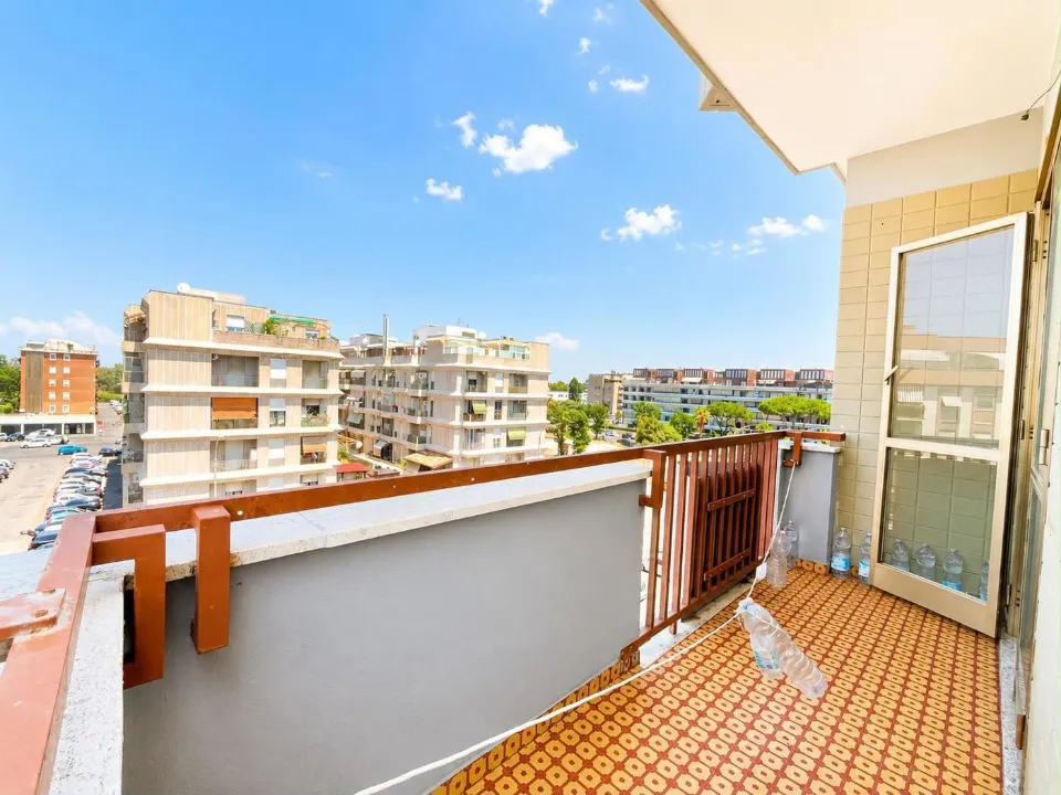 Balcon - Spacious Apartment with Open View in Rome