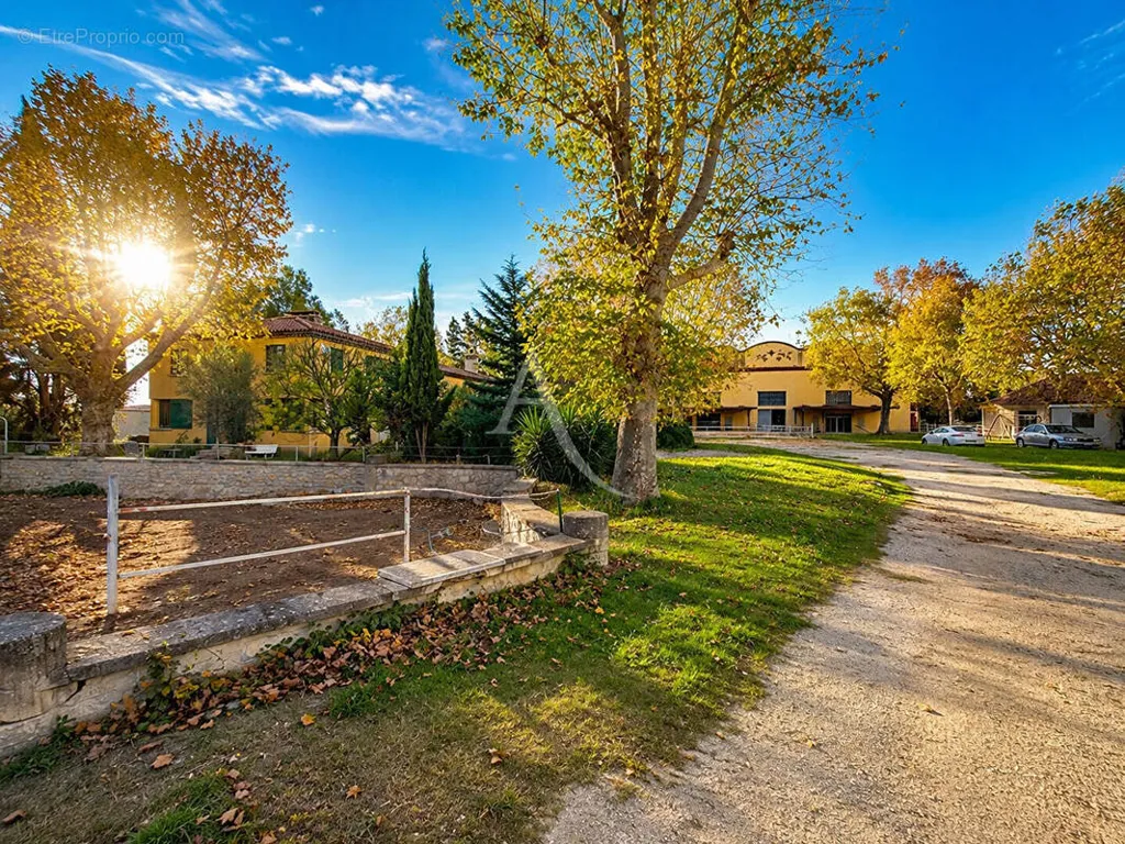 Esterno - Exceptional Mas with Vineyard in Provence