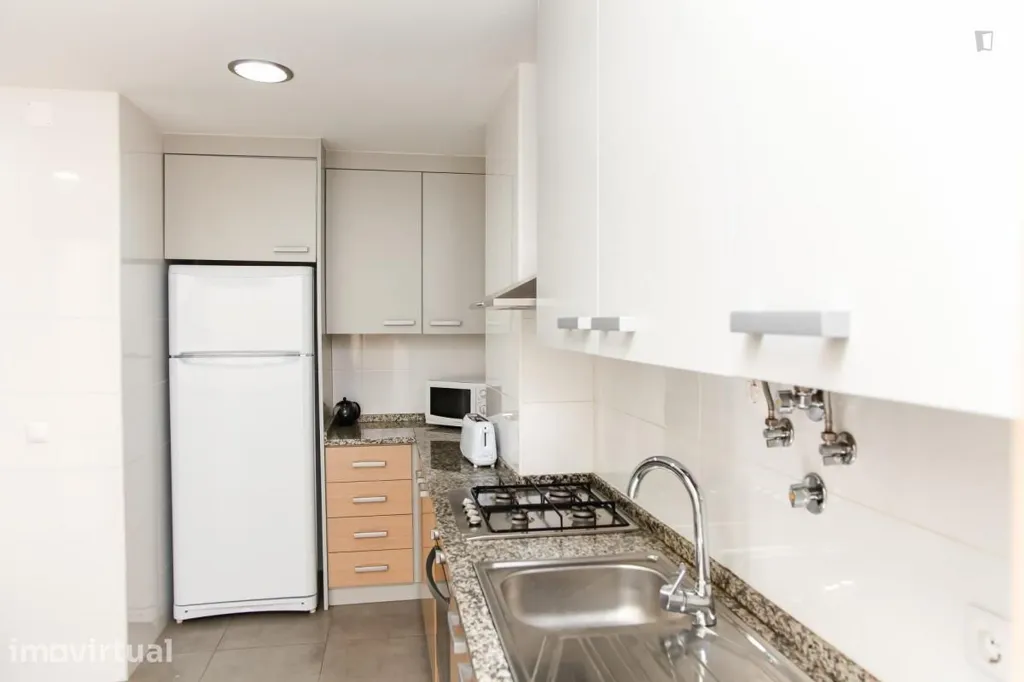 Kitchen - Private Room in Coimbra, Cidral