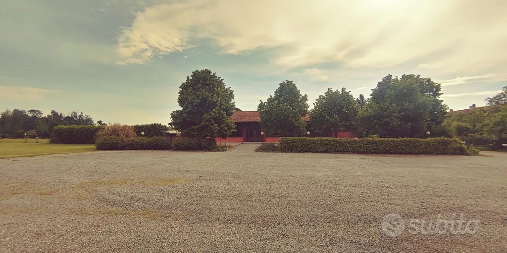 Extérieur - Commercial Space with Mountain View in Romano Canavese