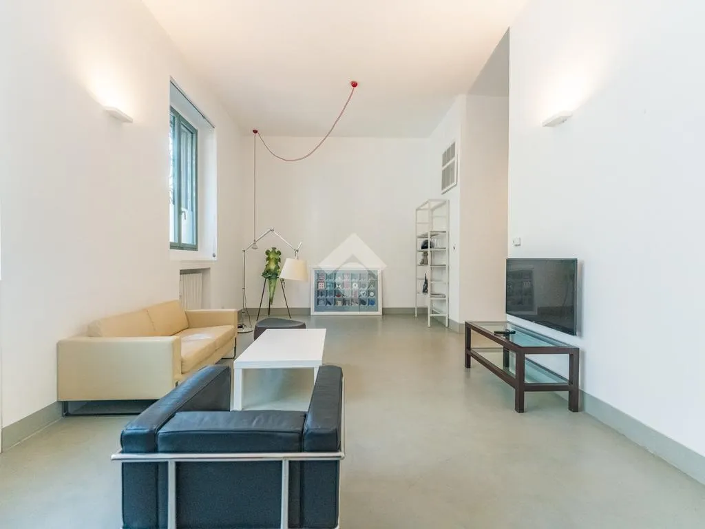 Séjour - Charm Loft with Streetfront Windows in Milan