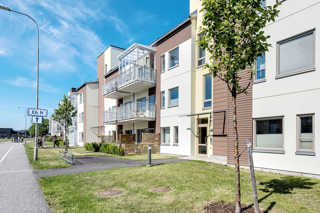 Exterior - Apartment with Glass Balcony in Grimmered