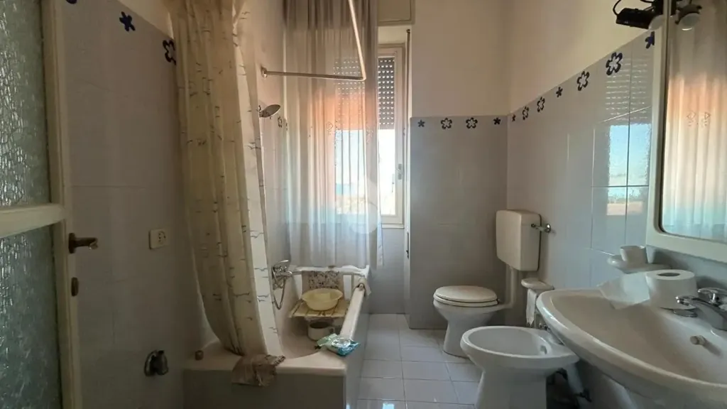 Vannitoad - 3-Room Apartment with Balcony in Brescia