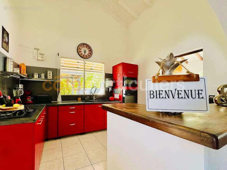 Köök - Furnished House with Pool in Saint-François