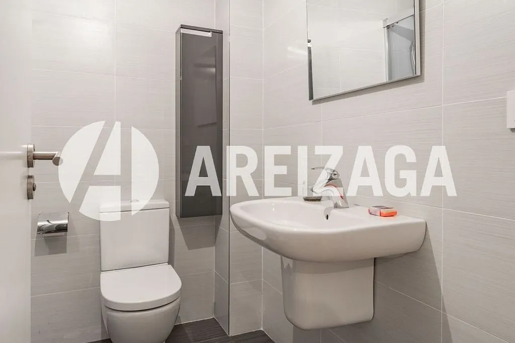Bathrooms - Modern Flat with South Orientation in San Sebastián
