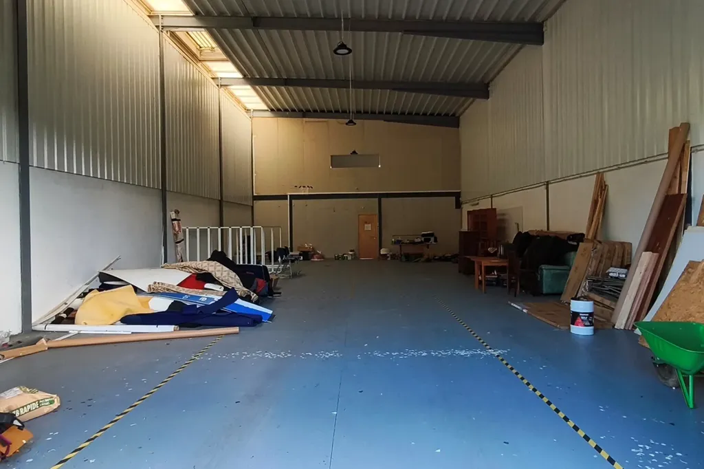 Garage - Warehouse with High Ceilings in Accessible Location