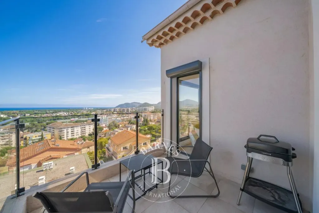 Duplex with Panoramic Sea View in Mandelieu-la-Napoule