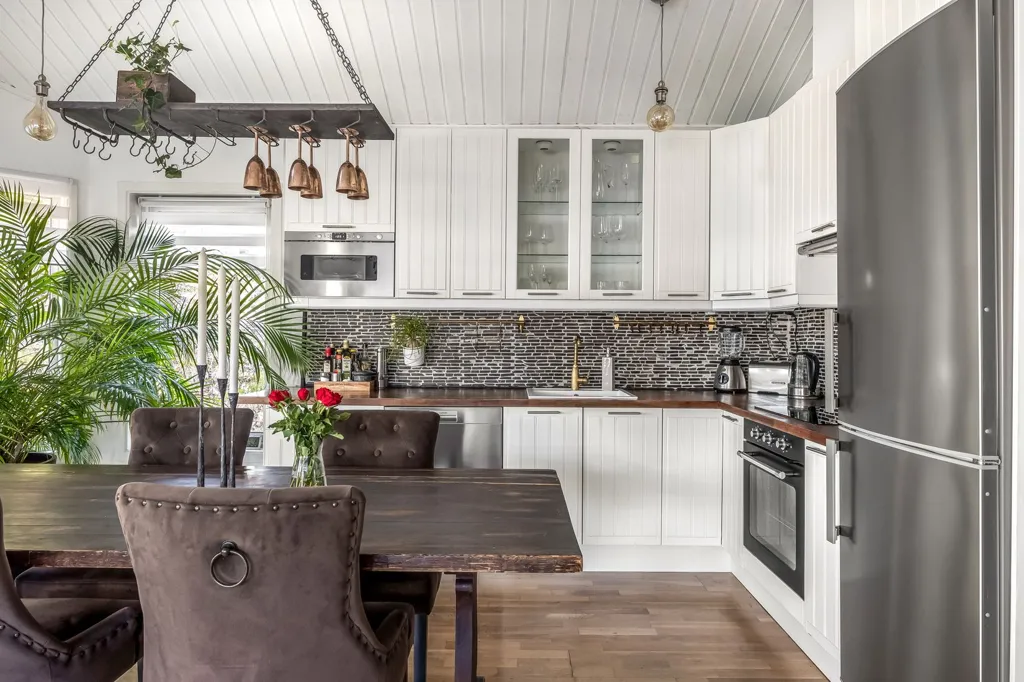 Cuisine - Three-Unit Property with Garden in Stäket
