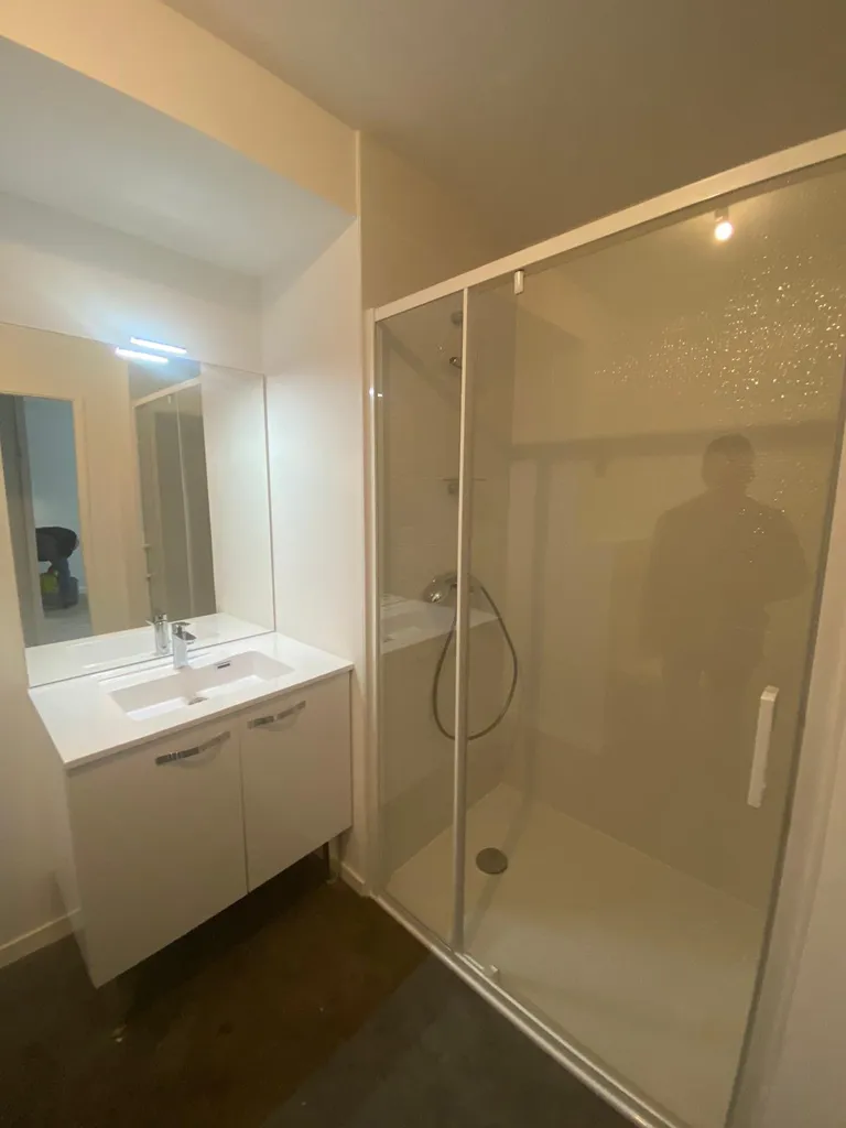 Salles de bain - Appartement Neuf avec Balcon à Saint-Erblon