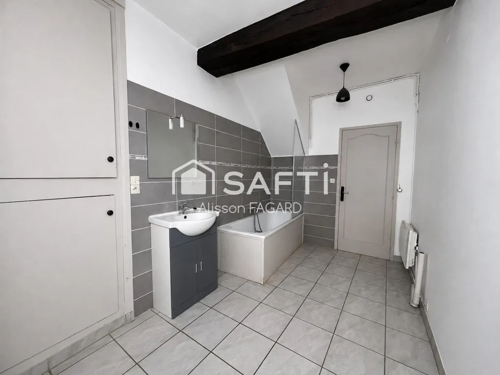 Salles de bain - Appartement 3 Pièces avec Charme Ancien à Mello