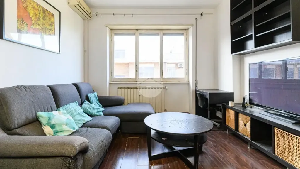 Elutuba - Studio Flat with Balcony in Rome
