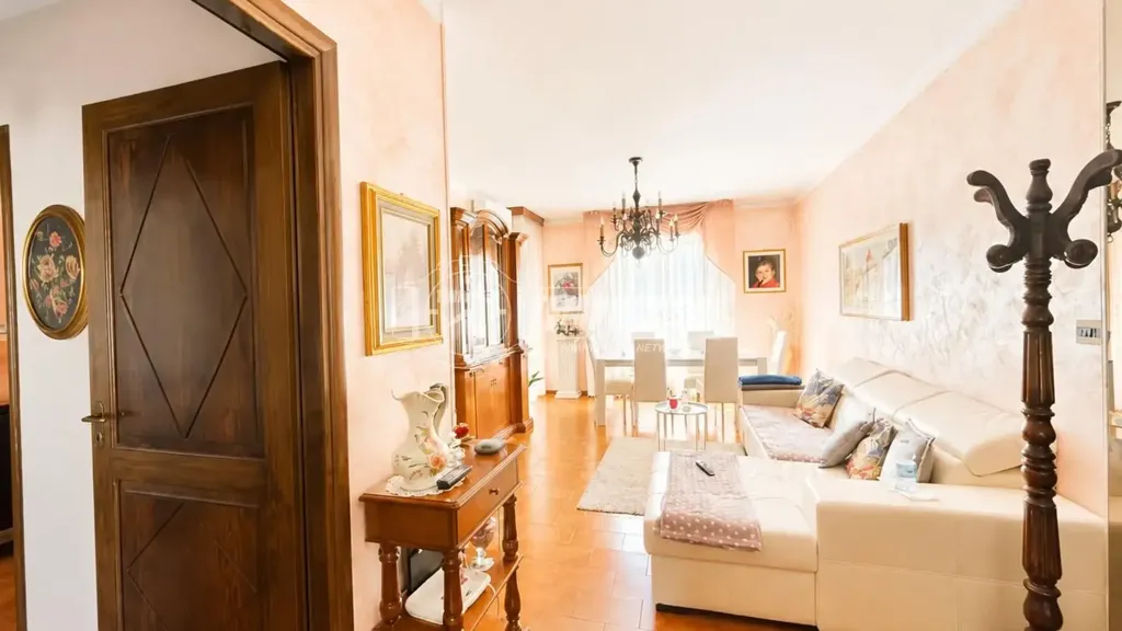 Esik - Apartment with Balcony in Asti