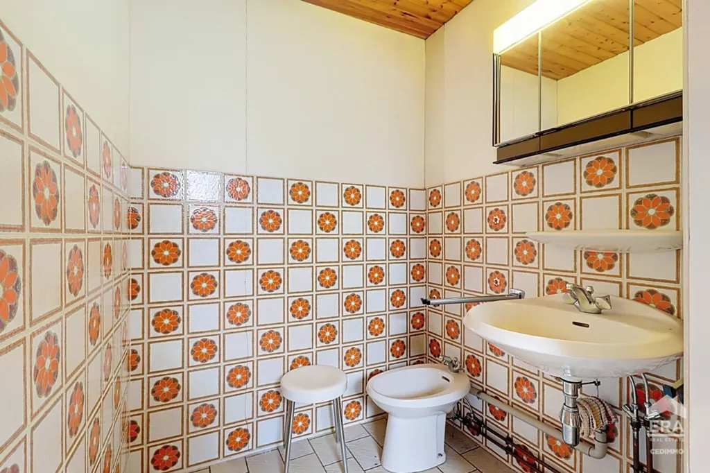 Bathrooms - Split-Level House with Garden in Quiet Neighbourhood