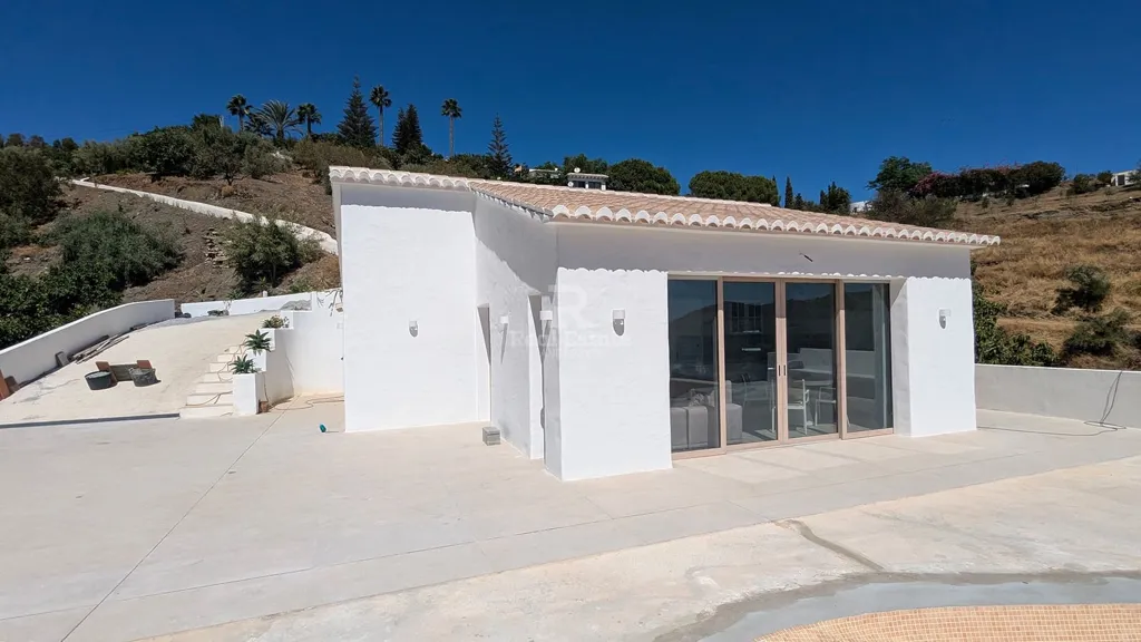 Piscina - Modern Villa with Infinity Pool near Cómpeta