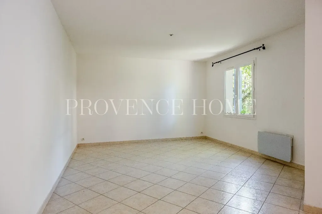 Rooms - Charming 4-Piece House with Pool in Lagnes