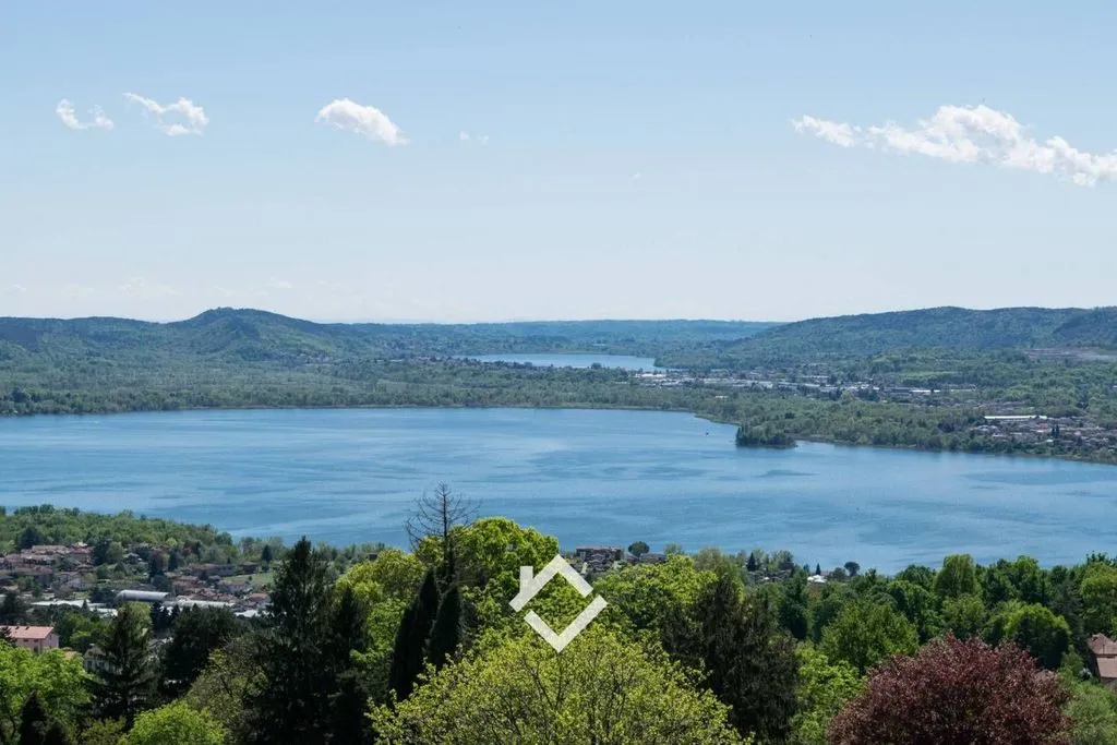 New Villa with Lake View in Comerio, Lombardy