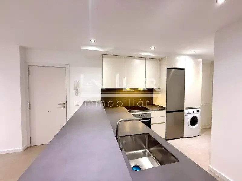 Cuisine - Modern Flat with Balcony in Vic Centre