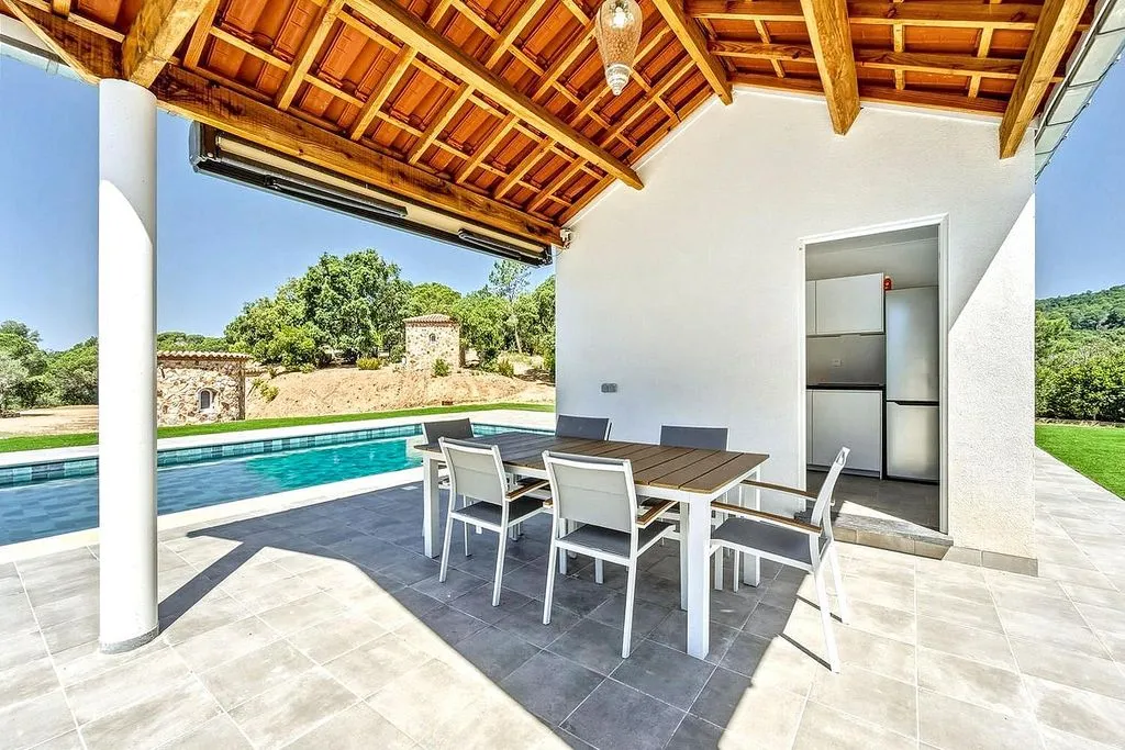 Bassein - Chalet with Pool in Afueras