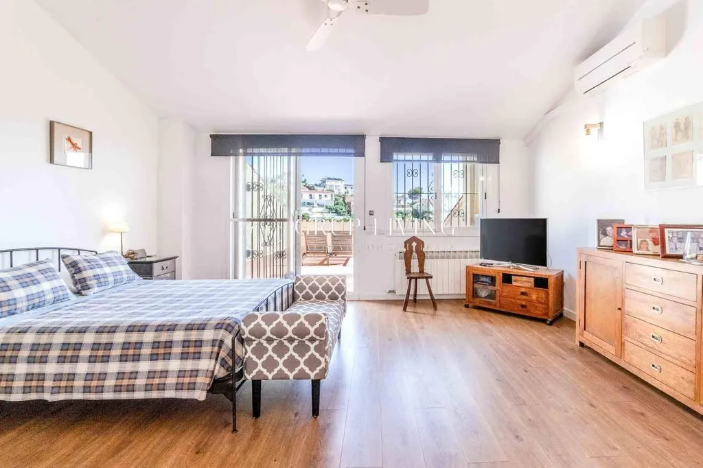 Bedrooms - Luxury House with Pool in Sitges