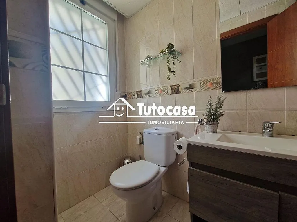 Bathrooms - Semi-detached House with Air Conditioning in Montequinto