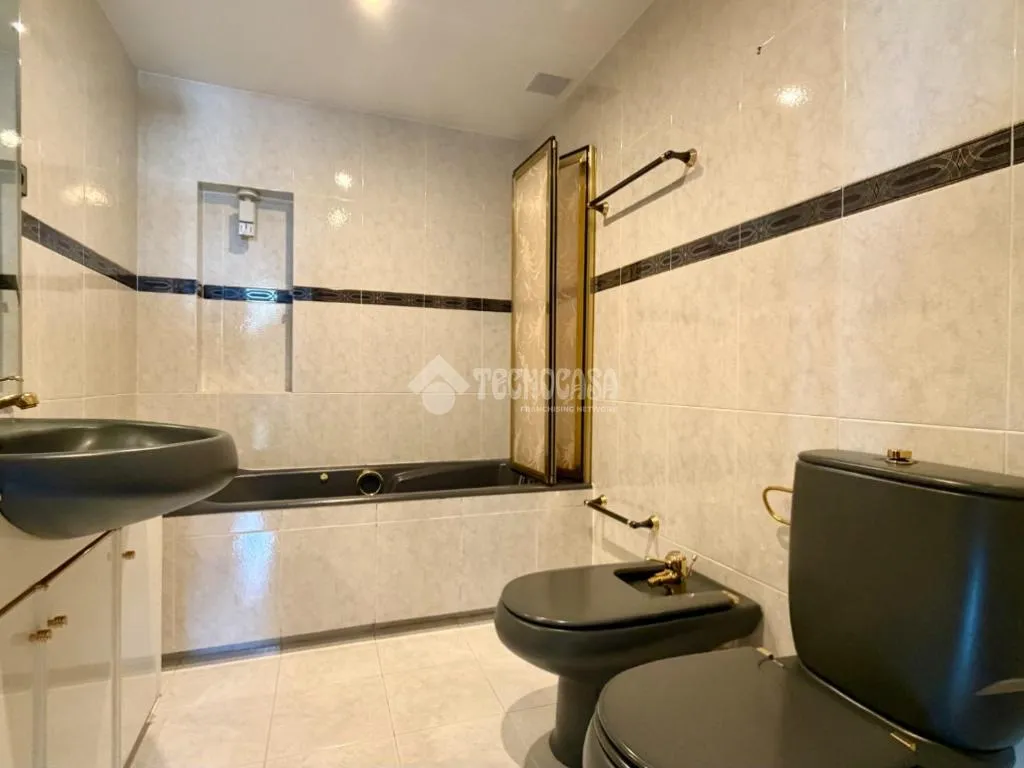 Bagni - Spacious Flat with West Terrace in Hortaleza