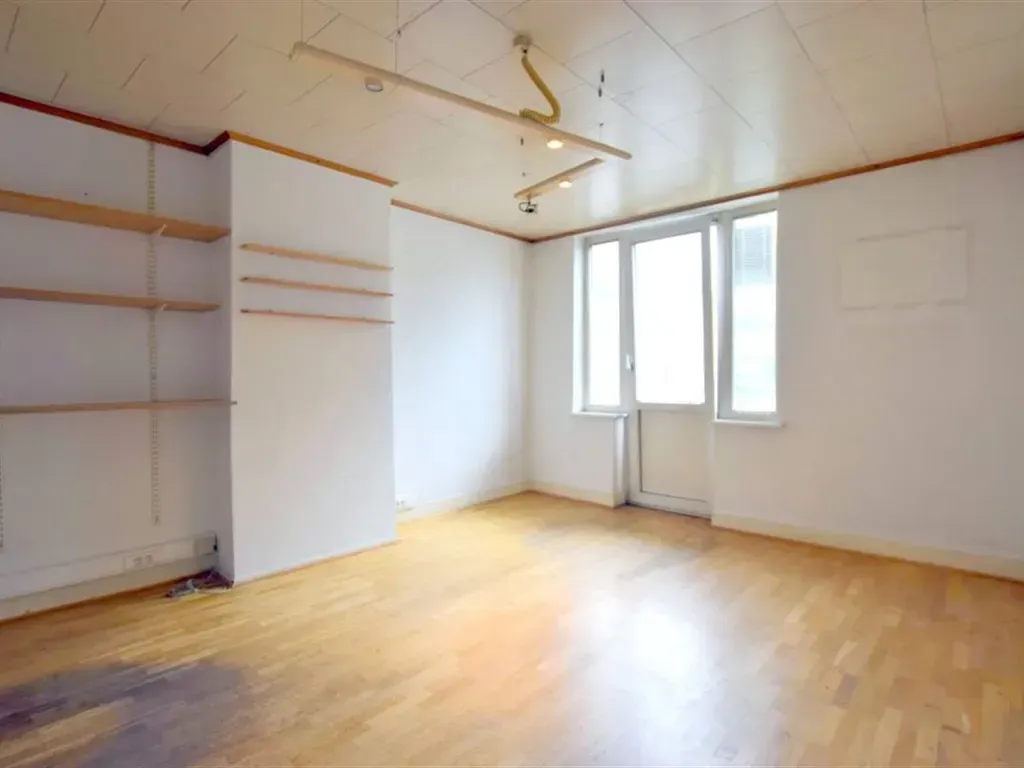 Rooms - One-Bedroom Apartment in Schaerbeek