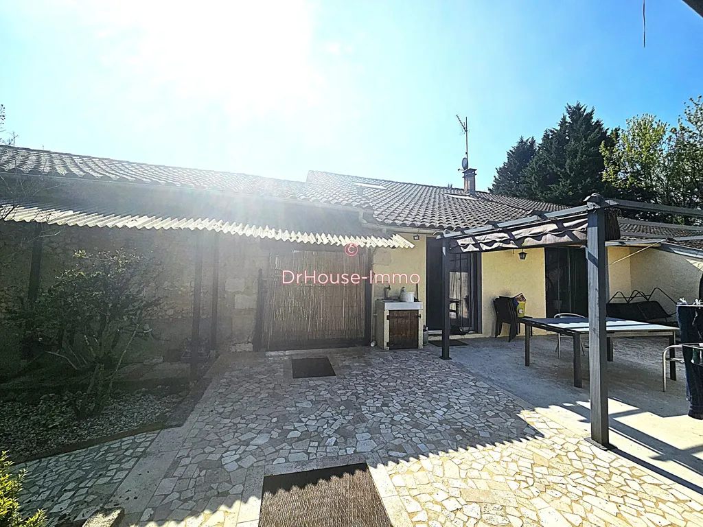 Terrasse - Maison de Charme avec Piscine à Saint-Léon-sur-l'Isle